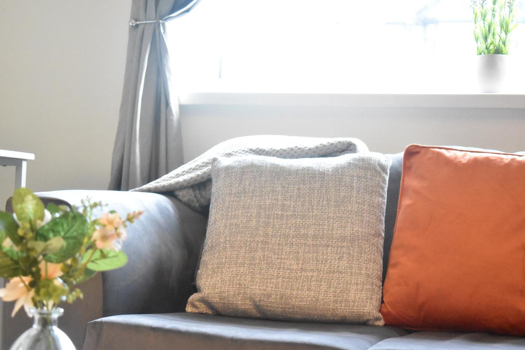 Spacious 2 Bed Flat Apartment *