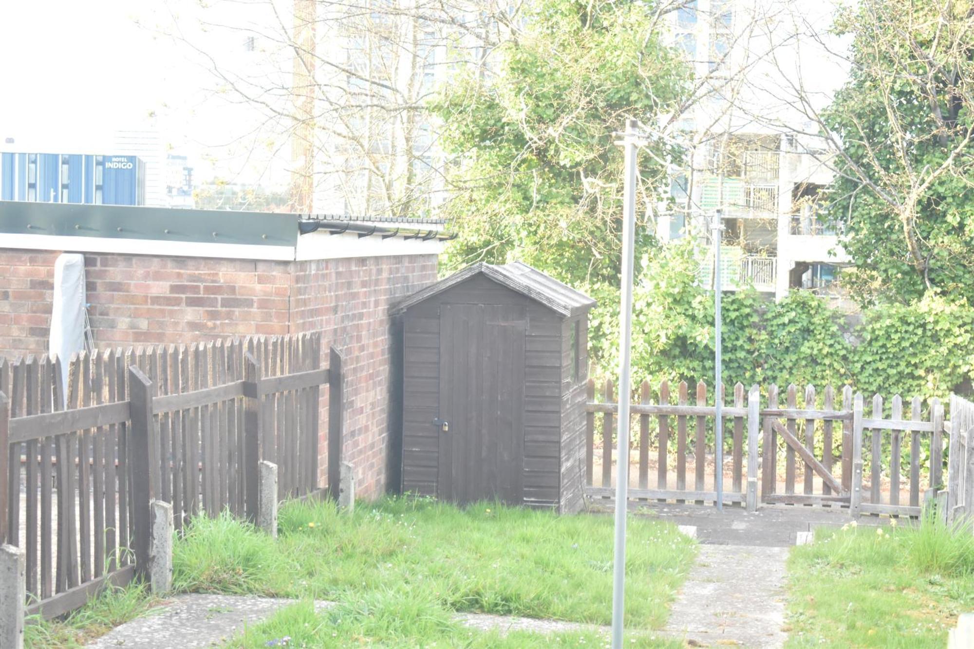 Spacious 2 Bed Flat *