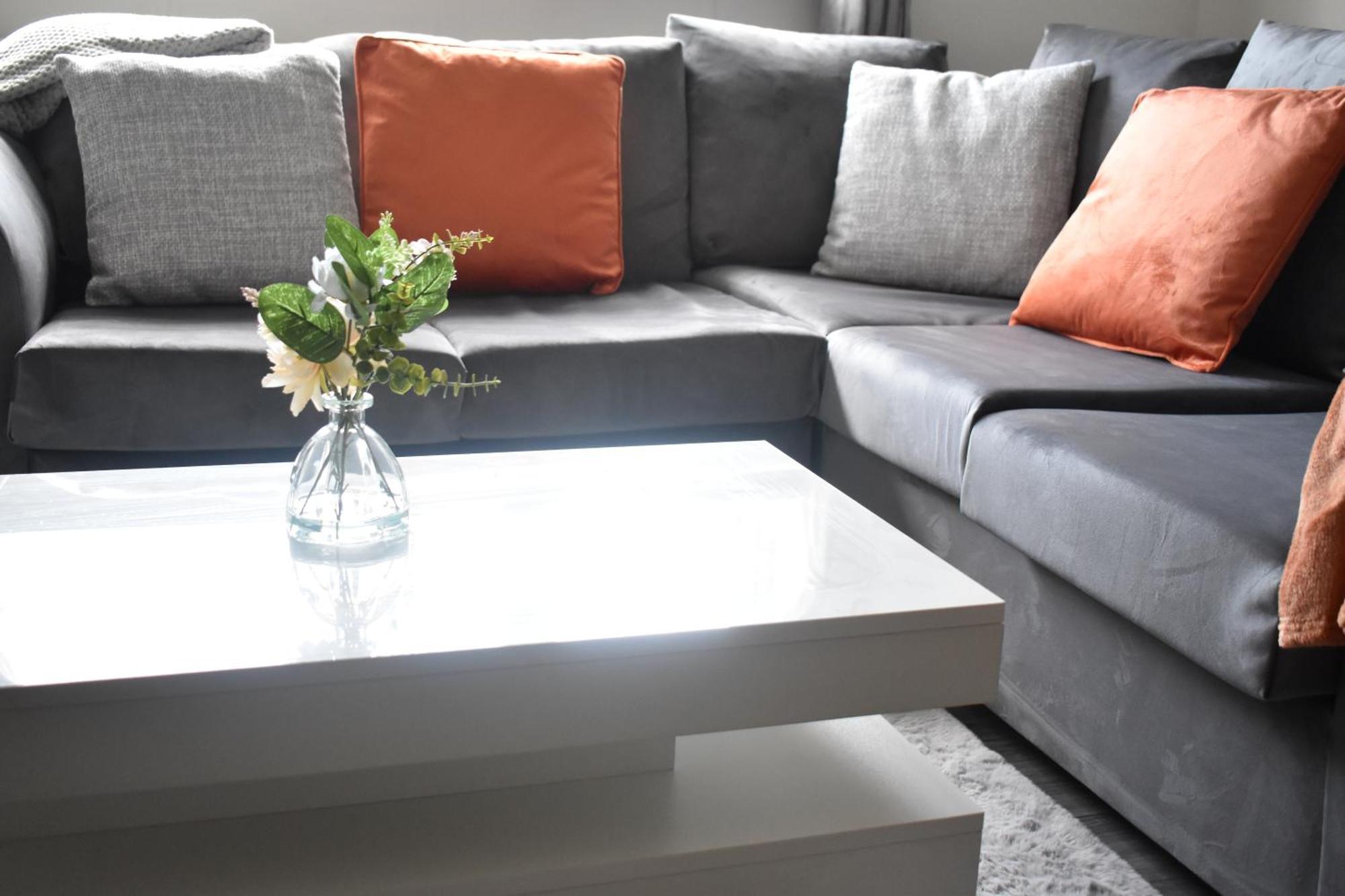 Spacious 2 Bed Flat Apartment *