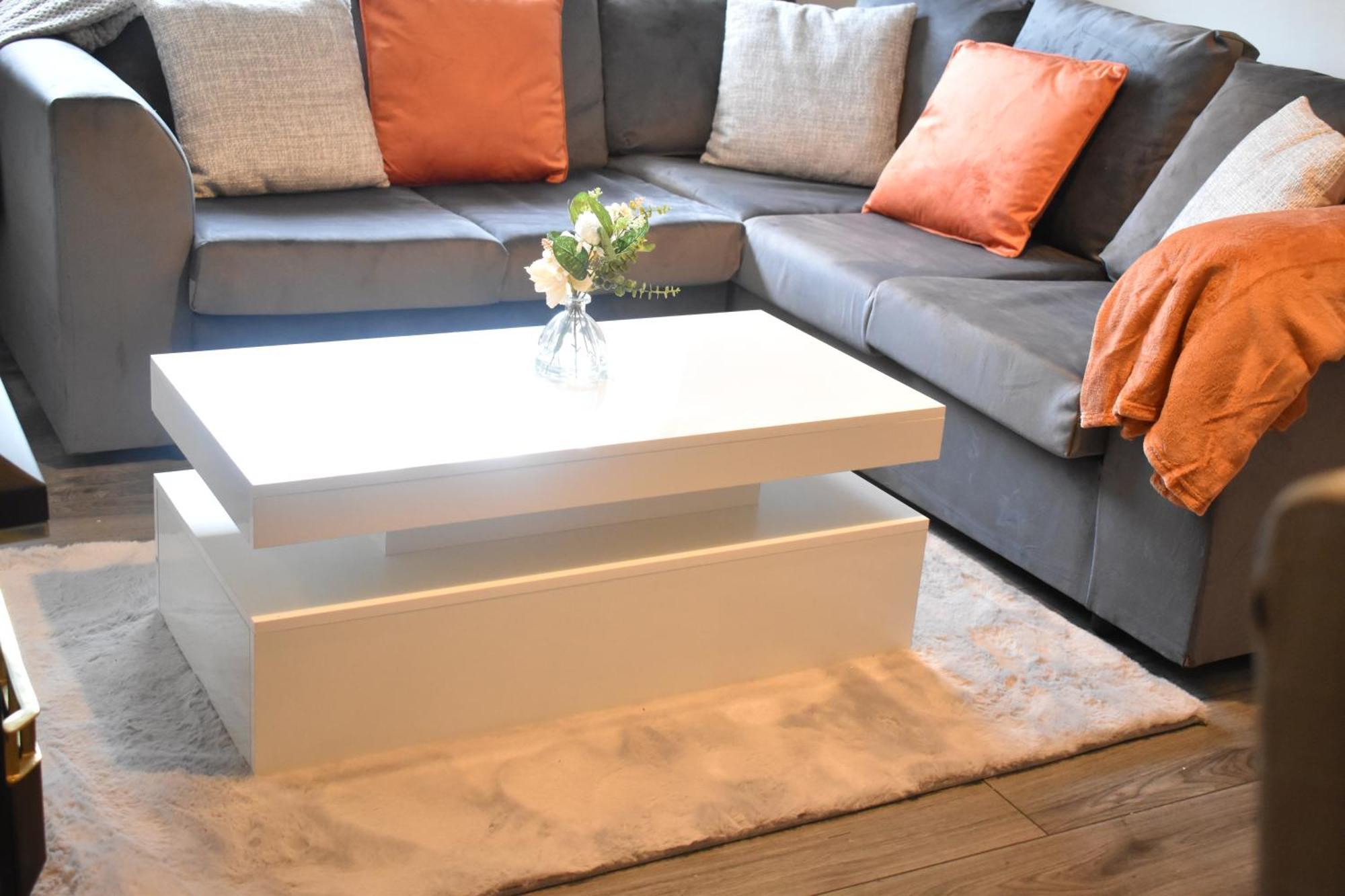 Spacious 2 Bed Flat Apartment *