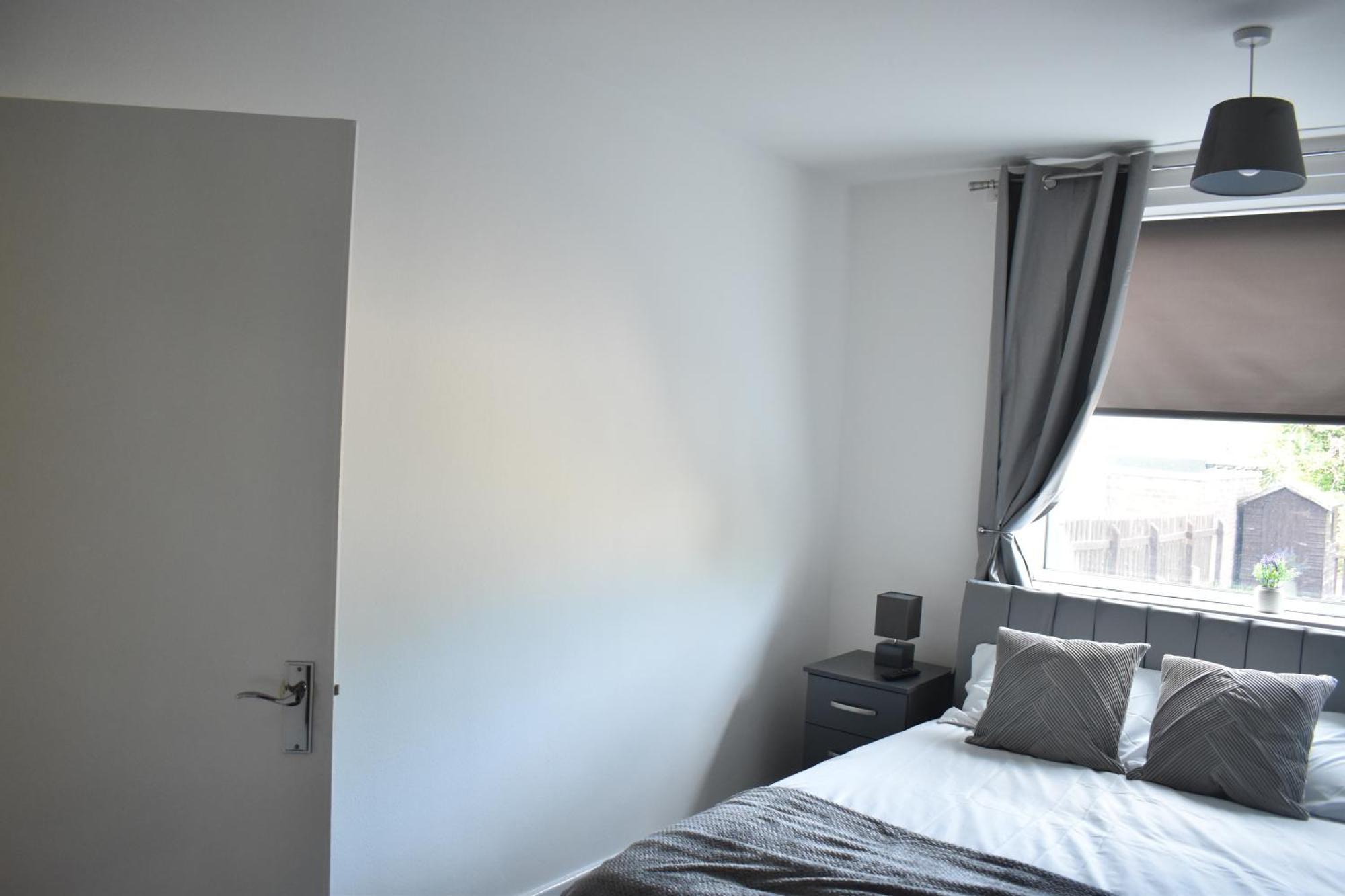 Spacious 2 Bed Flat Apartment *