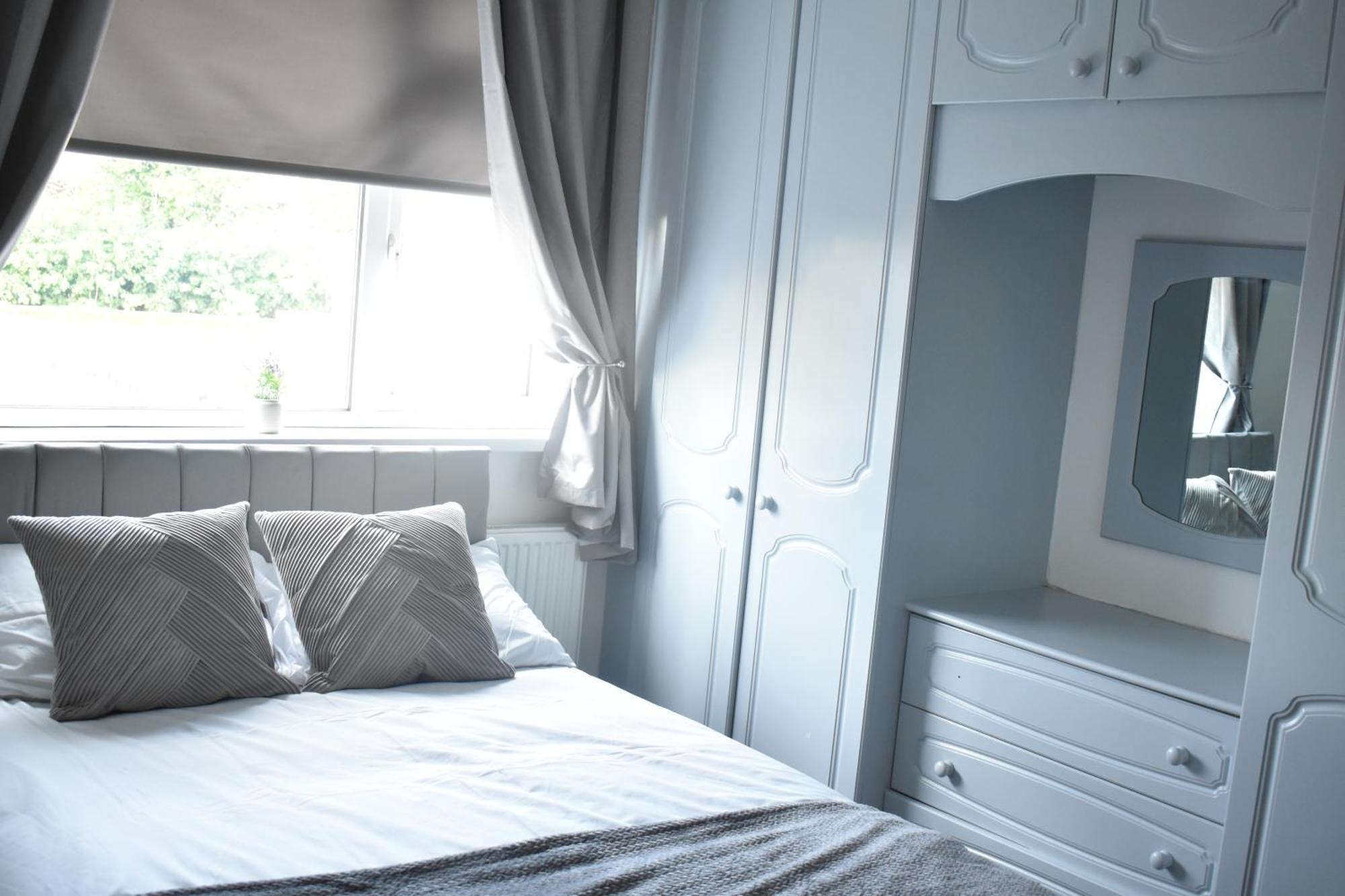 Apartment Spacious 2 Bed Flat *
