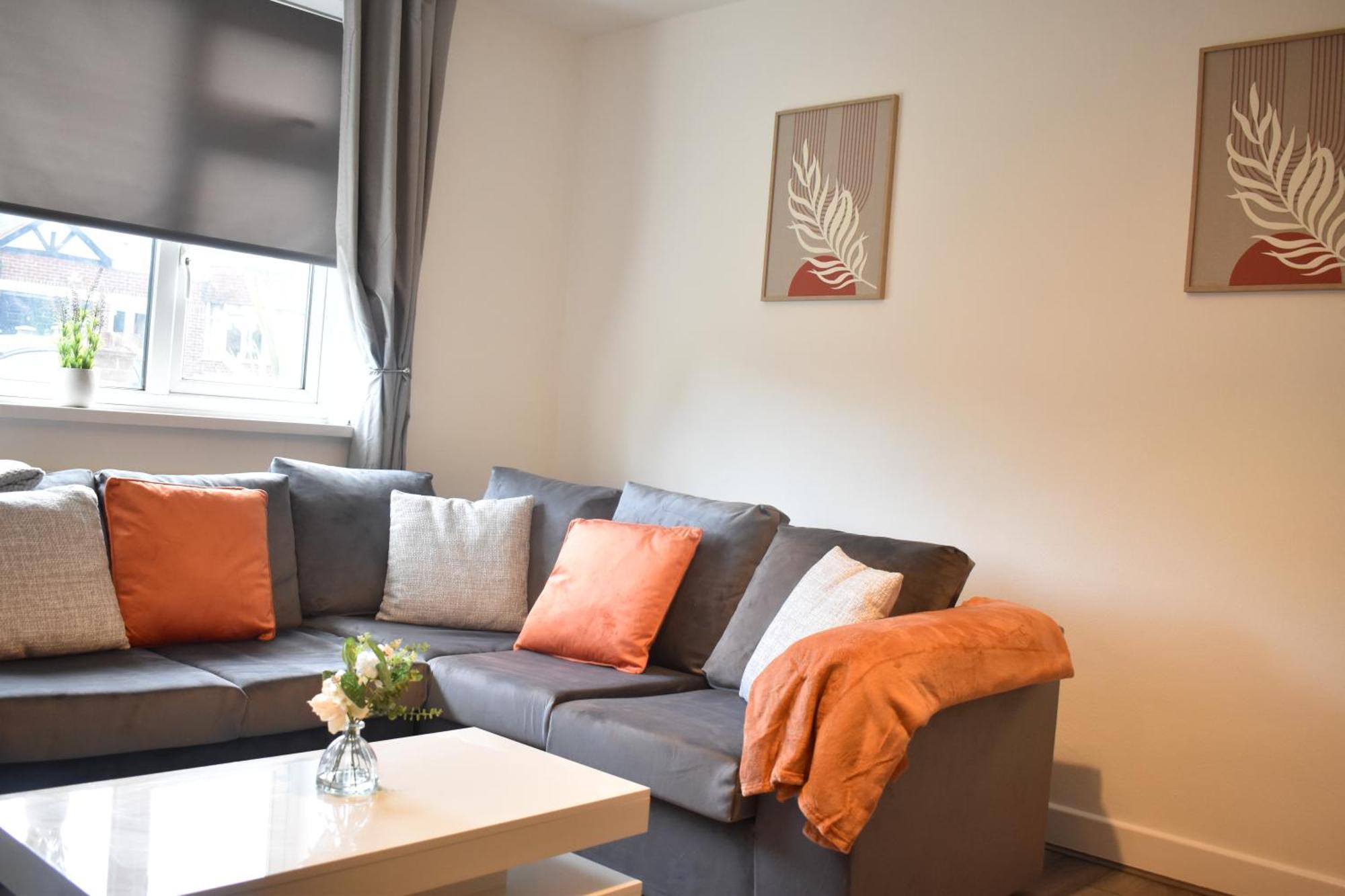 Spacious 2 Bed Flat Apartment