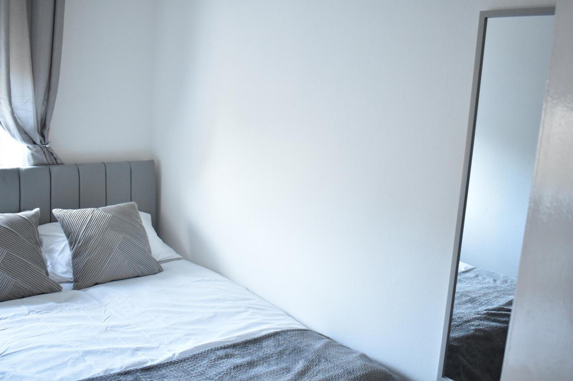 Spacious 2 Bed Flat Apartment Coventry