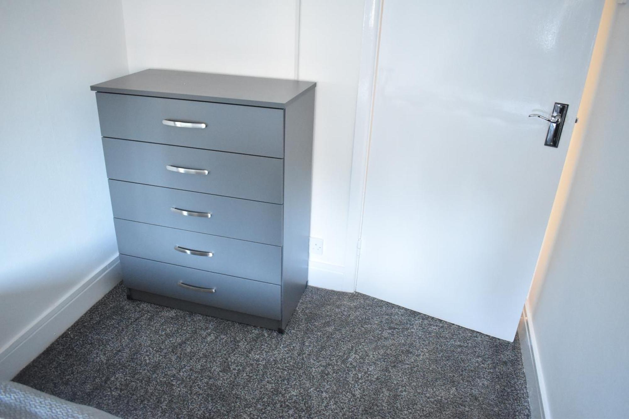 Spacious 2 Bed Flat Apartment